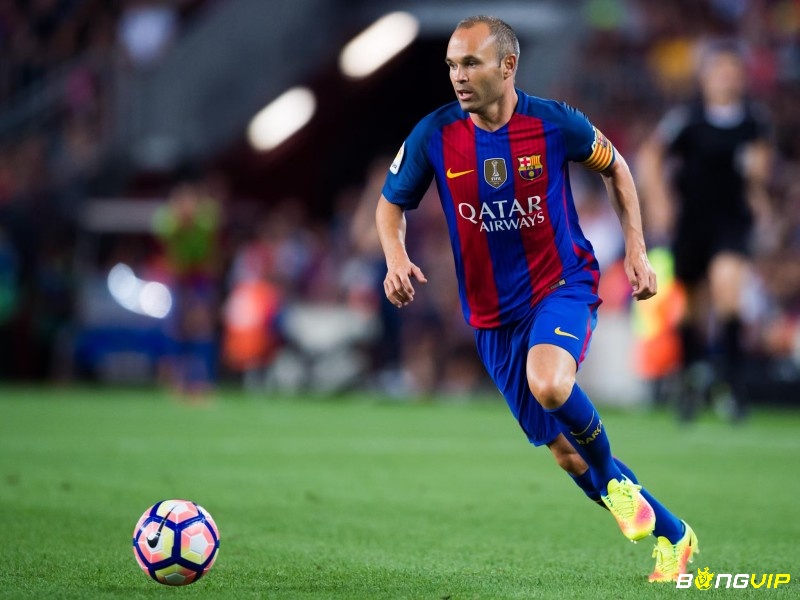 Top 10 cầu thủ có nhiều danh hiệu nhất vĩ đại trong lịch sử là Andres Iniesta