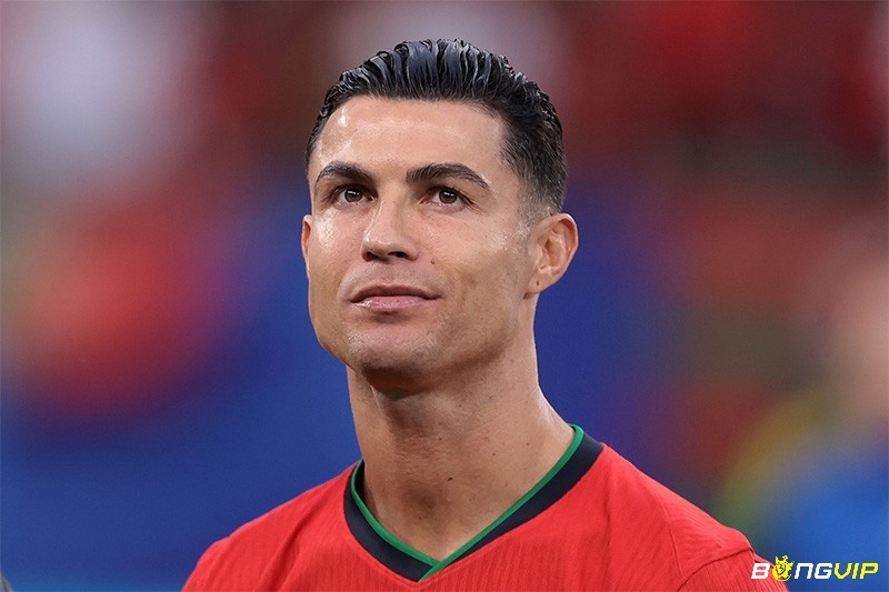 Cầu thủ bóng đá giàu nhất thế giới Cristiano Ronaldo vừa có tài bóng đá thiên bẩm vừa giàu có