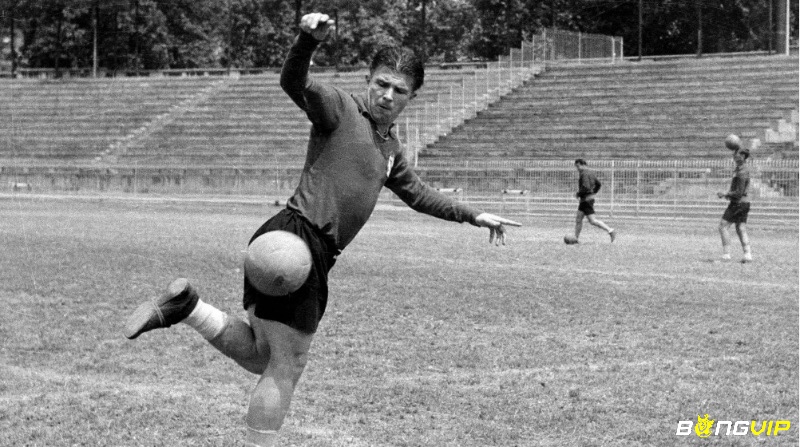 Ferenc Puskas có khả năng ghi bàn mạnh mẽ và cực kỳ chuẩn xác