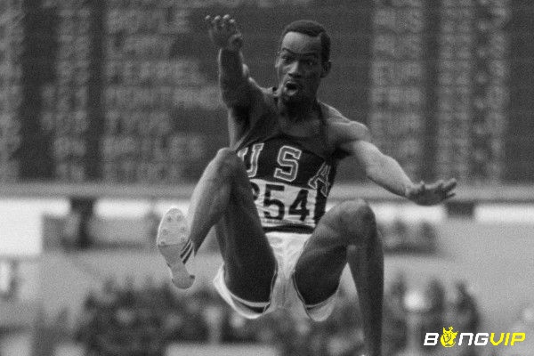 Bob Beamon đã xuất sắc khi xác lập kỷ lục nhảy dài nam tại Olympic