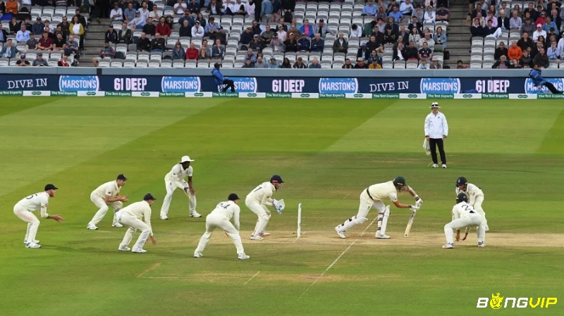 Test Cricket là thể thức lâu đời nhất, kéo dài đến 5 ngày, đòi hỏi kỹ thuật, sức bền và chiến thuật cao