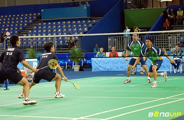 BWF quản lý luật cầu lông, gồm số người chơi, cách tính điểm, luật giao cầu và các lỗi phổ biến