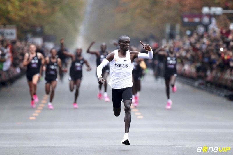 Thành tích ấn tượng 2:01:39 tại Berlin Marathon 2018 của Eliud Kipchoage là kỷ lục mới