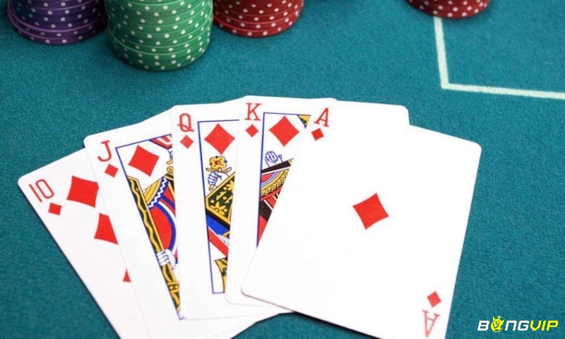 Royal Flush được biết đến như tay bài mạnh nhất, với tỷ lệ xuất hiện vô cùng hiếm hoi