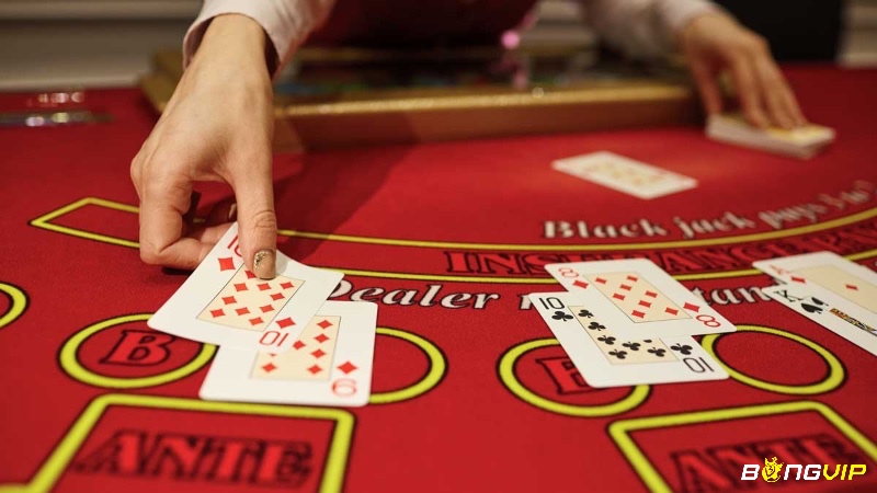 Even Money cho phép nhận thắng 1:1 khi có Blackjack và nhà cái có A, giúp tránh hòa nhưng lợi nhuận thấp hơn
