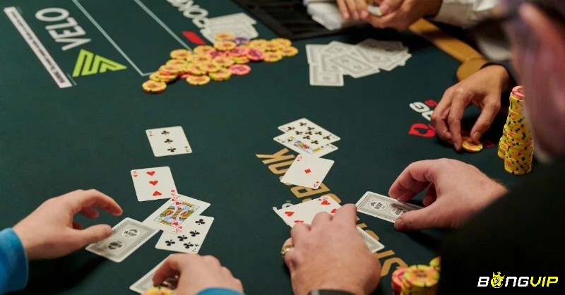 Không chỉ dựa vào may mắn – việc thắng Poker còn phụ thuộc vào hiểu biết về thứ hạng bài và kỹ năng so “kicker”